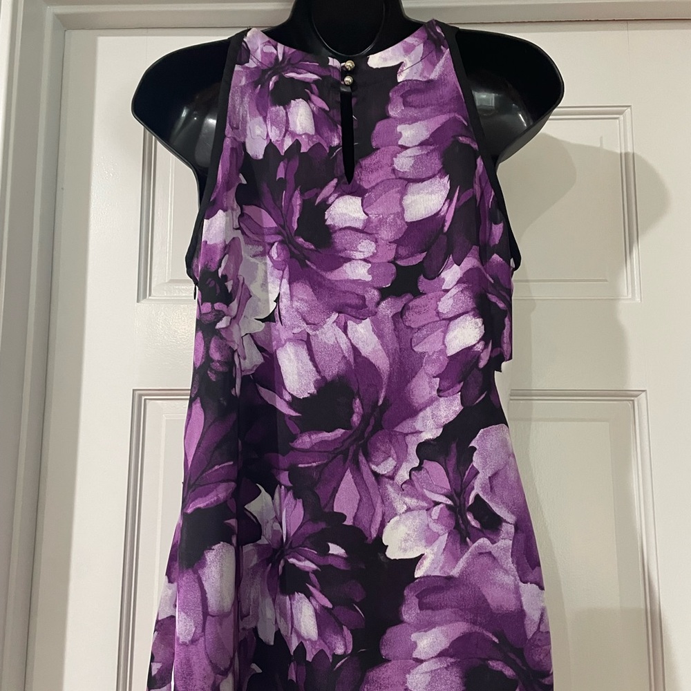 WHBM Small top with pleat detail. Like NEW.